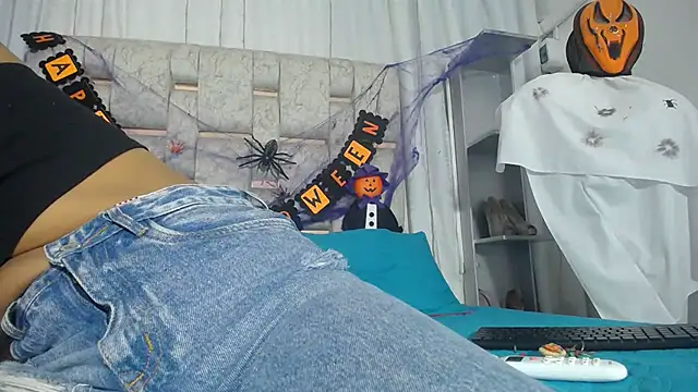 KOURTNEY-- online show from 2, 11, 2025