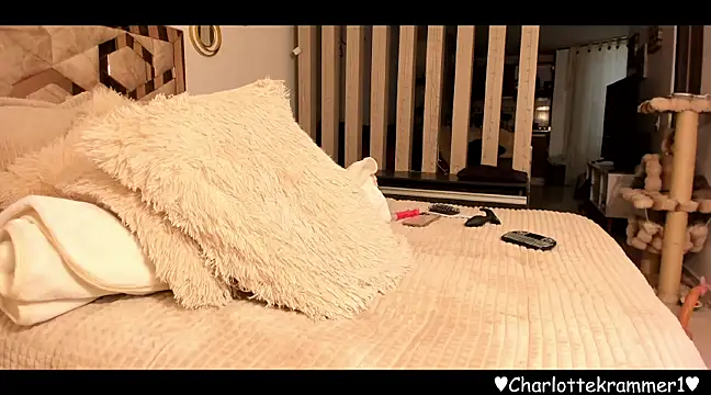 MisscharlotteK online show from 2, 3, 2025