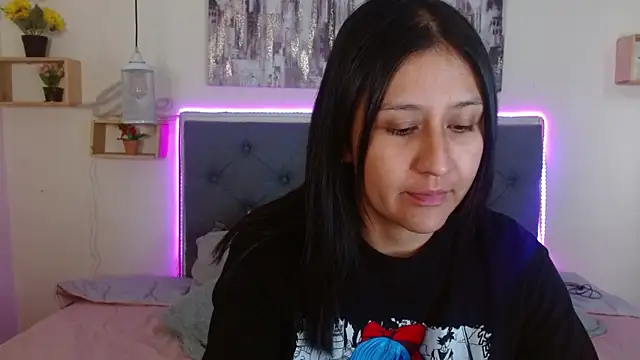 mia aira online show from 4, 10, 2025