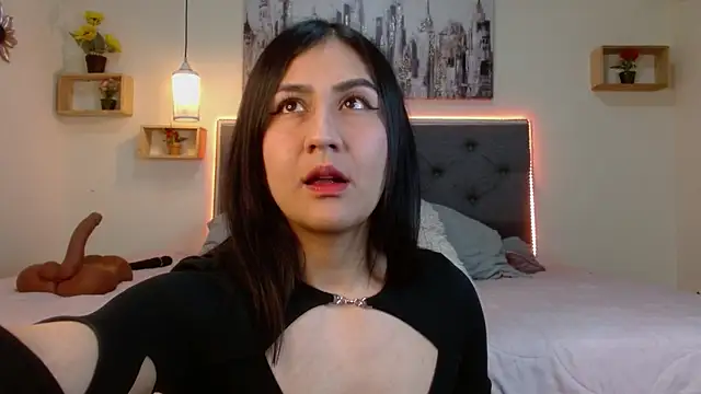 mia aira online show from 5, 12, 2025