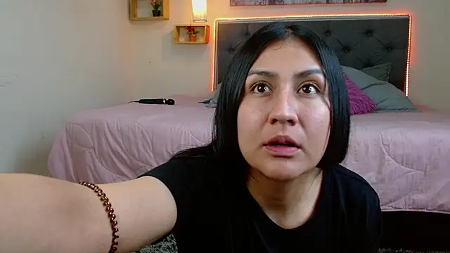 mia aira online show from 26, 11, 2025