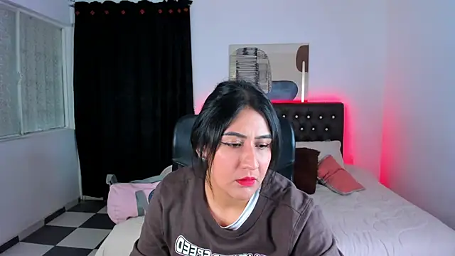 mia aira online show from 26, 2, 2025