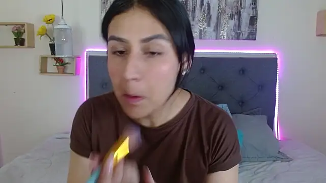 mia aira online show from 26, 9, 2025