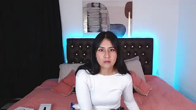 mia aira online show from 4, 3, 2025