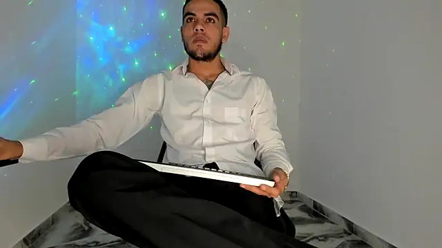 mikee scooth online show from 10, 4, 2026