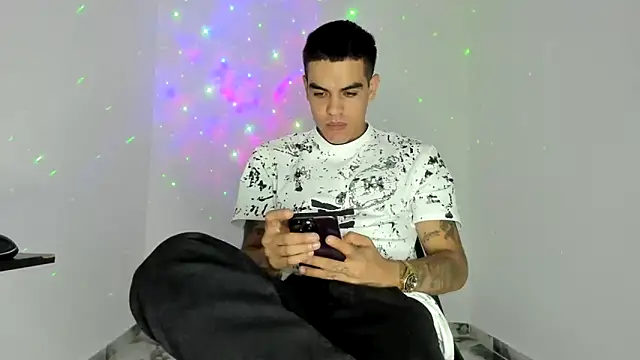 mikee scooth online show from 20, 4, 2026