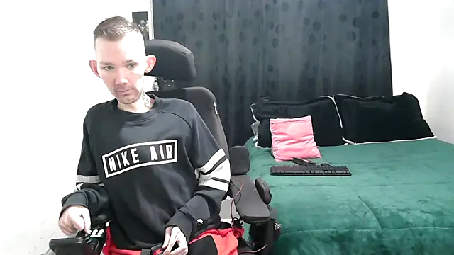 Sophia and Thomas online show from 3, 3, 2025