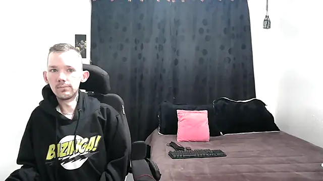 Sophia and Thomas online show from 6, 1, 2025