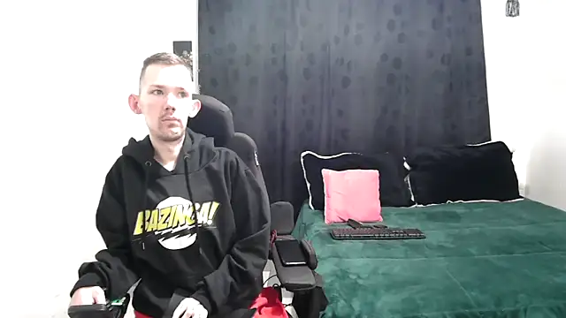 Sophia and Thomas online show from 6, 3, 2025