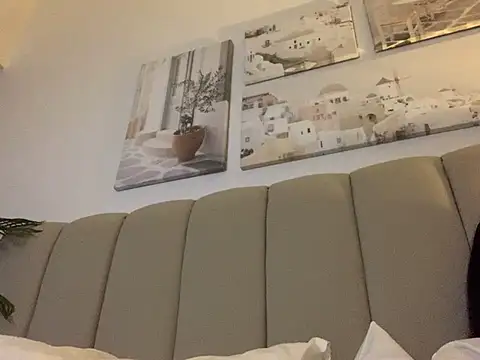 Jacquelinne  online show from 28, 12, 2024