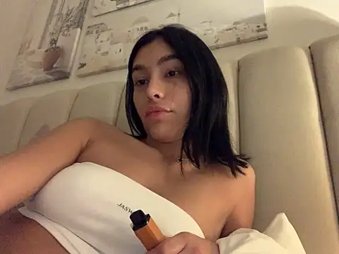 Jacquelinne  online show from 5, 1, 2025