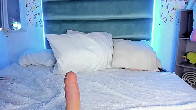 MelodiLovee  online show from 18, 2, 2025