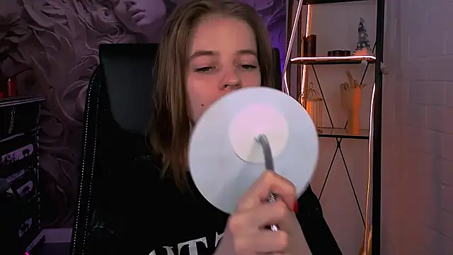 TinaDavil online show from 3, 3, 2025