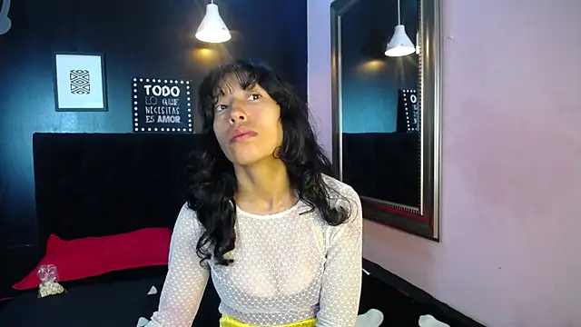 karolinee 66  online show from 8, 11, 2025