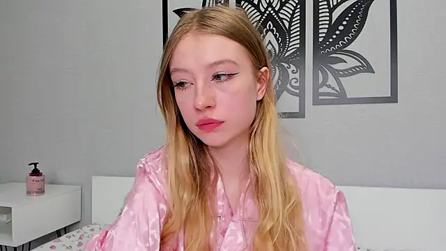 minidivaa  online show from 11, 3, 2025