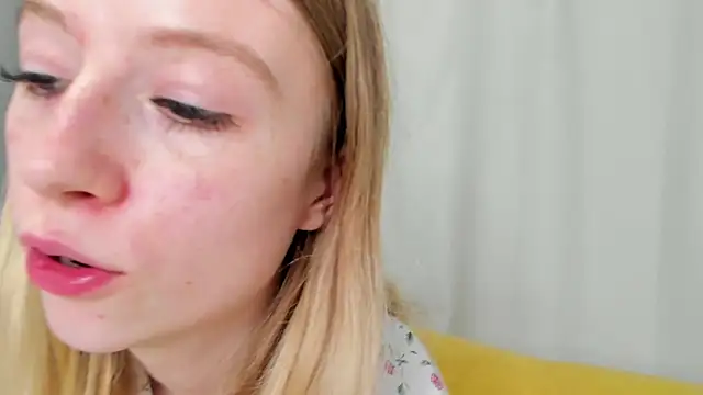 minidivaa  online show from 5, 3, 2025