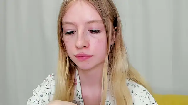 minidivaa  online show from 5, 3, 2025