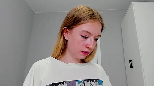 minidivaa  online show from 24, 1, 2025