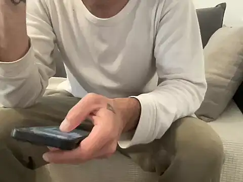 4small4inchlol online show from 12, 3, 2026