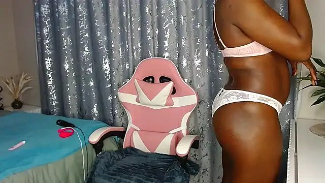 Snapshot of MissBigNipples chatting on 24, 6, 2026 MissBigNipples online show from 24, 6, 2026