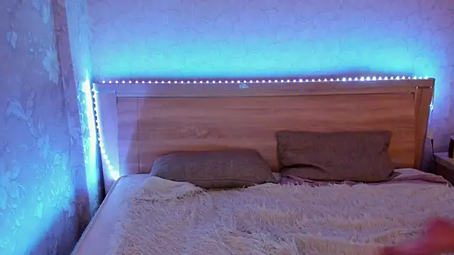 emma77  online show from 7, 3, 2025