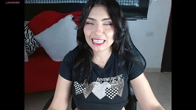 Snapshot of Carolaine69_ chatting on 4, 7, 2026 Carolaine69 online show from 4, 7, 2026