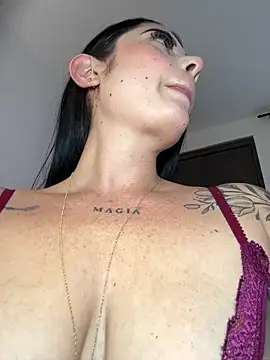 Libia James online show from 17, 4, 2026
