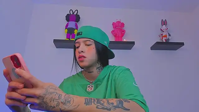 Gangster Girl online show from 17, 2, 2025