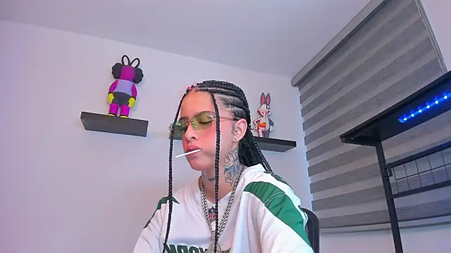 Gangster Girl online show from 21, 12, 2025