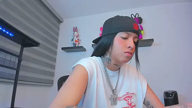 Gangster Girl online show from 26, 11, 2025