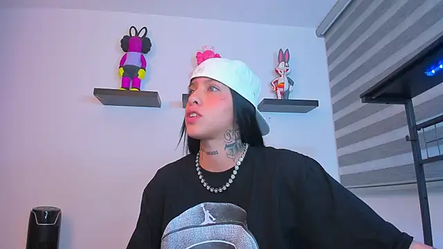 Gangster Girl online show from 21, 10, 2025