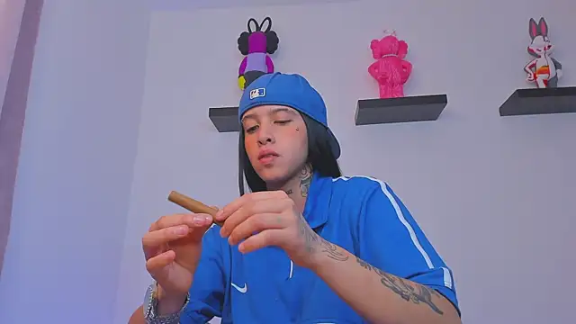 Gangster Girl online show from 16, 2, 2025