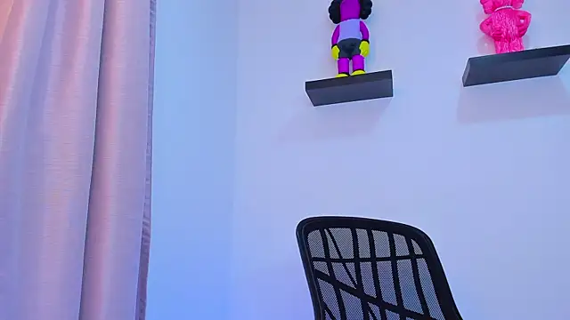 Gangster Girl online show from 24, 2, 2025