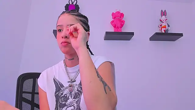 Gangster Girl online show from 25, 2, 2025