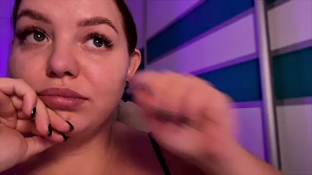 courteous raspberrry online show from 9, 10, 2025