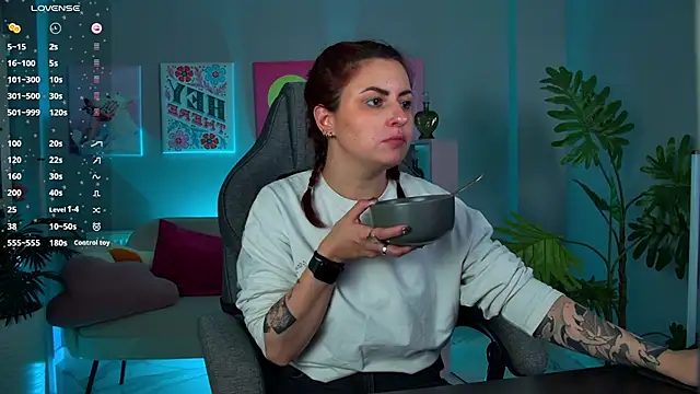 Lana  May online show from 30, 11, 2025