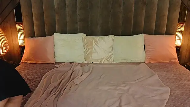 Daisy Delight online show from 12, 9, 2025