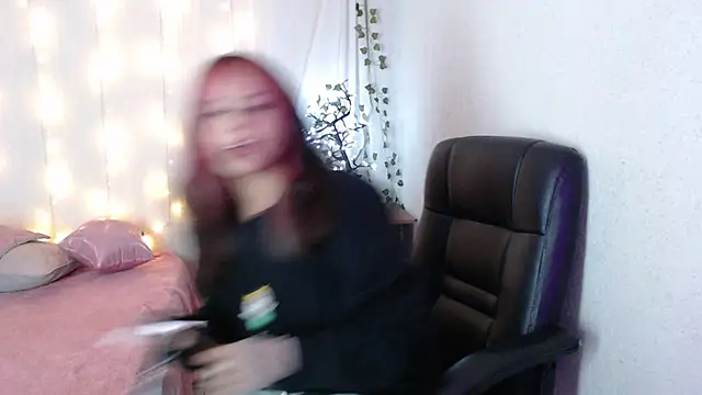 mixie cute online show from 5, 1, 2025