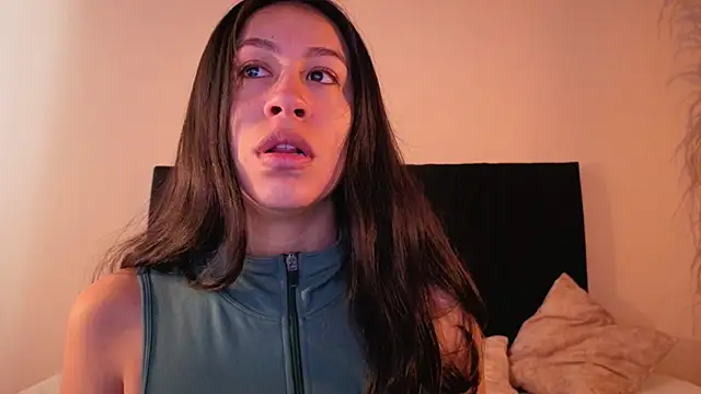 EmiGomez  online show from 8, 11, 2025