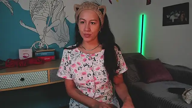 EmiGomez  online show from 7, 2, 2026