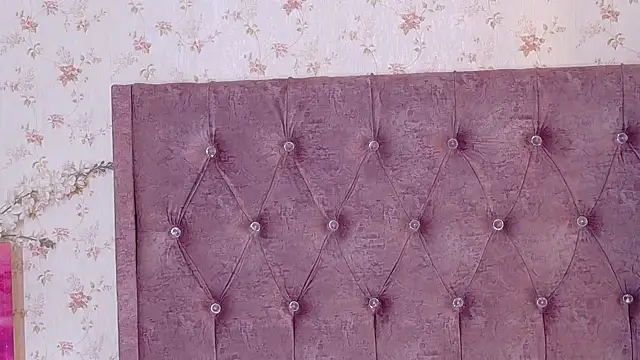 Snapshot of AvrillThomas chatting on 17, 12, 2025 AvrillThomas online show from 17, 12, 2025