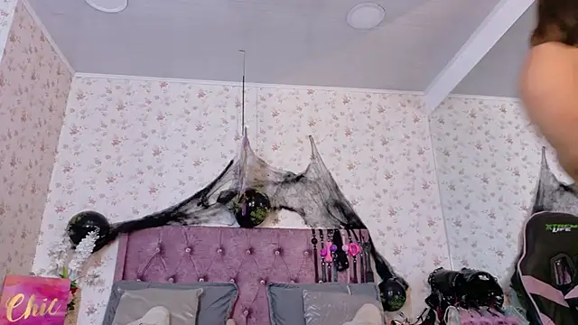 AvrillThomas online show from 30, 10, 2025