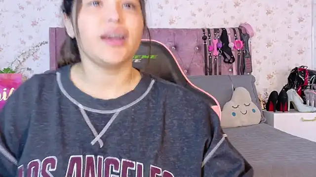 AvrillThomas online show from 14, 11, 2025