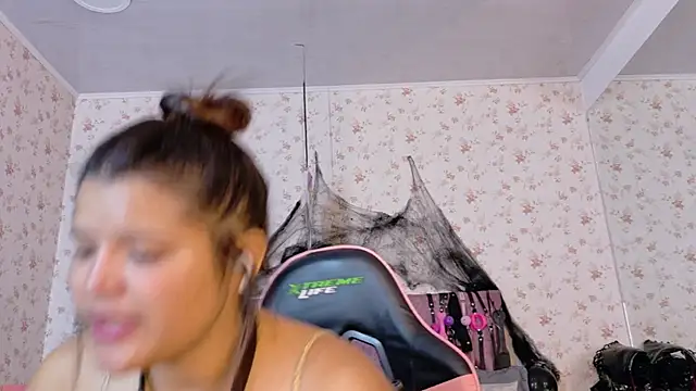 AvrillThomas online show from 31, 10, 2025