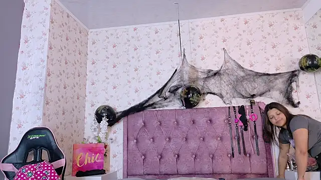 AvrillThomas online show from 27, 10, 2025