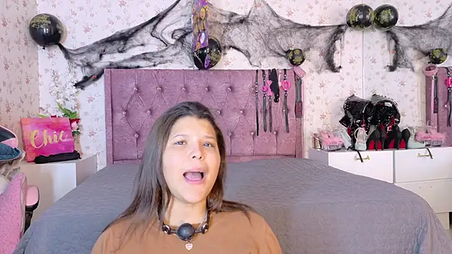 AvrillThomas online show from 24, 10, 2025