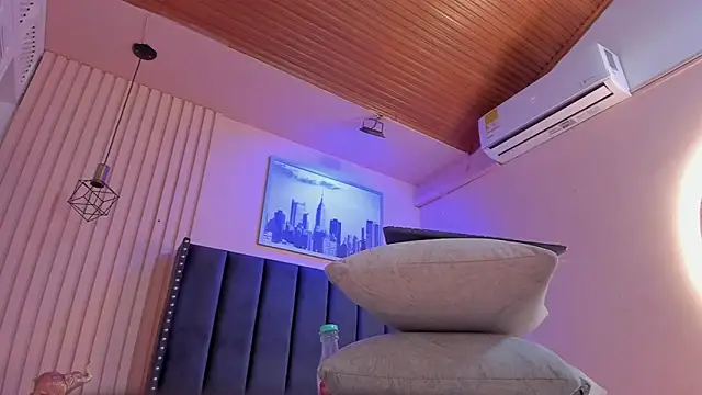 viiolett lee online show from 22, 3, 2025