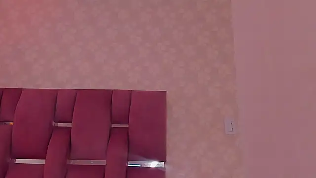 Snapshot of vayoleen chatting on 12, 9, 2025 vayoleen online show from 12, 9, 2025