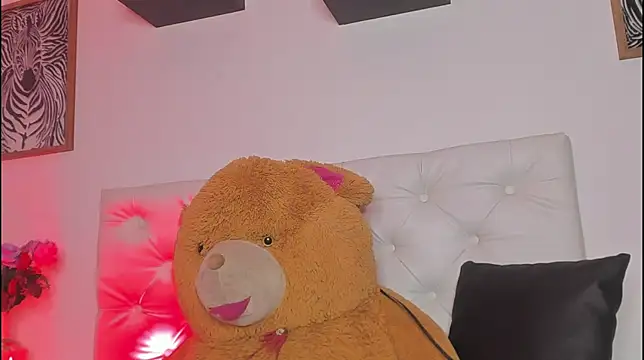 Snapshot of vayoleen chatting on 25, 9, 2025 vayoleen online show from 25, 9, 2025