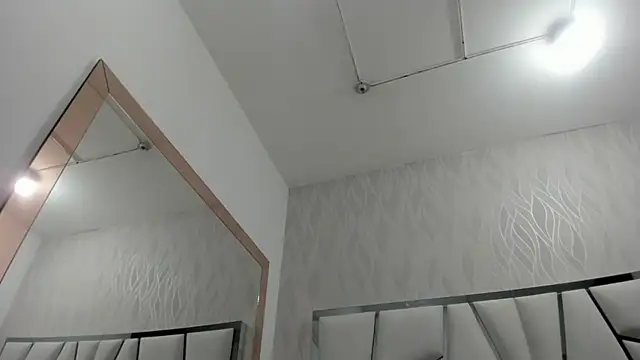 Victoriaa millers online show from 5, 11, 2025